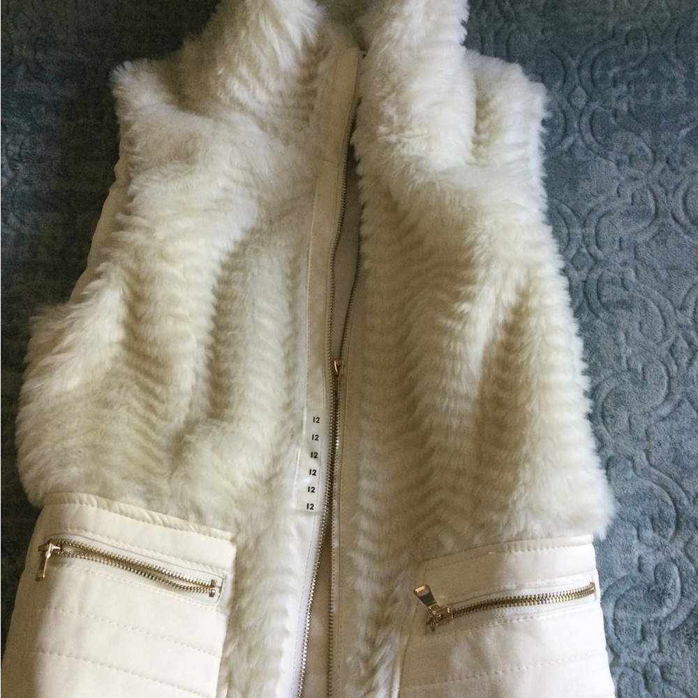 Vest - Picture 4 of 5